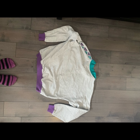 Vintage Collared Sweatshirt - Picture 3 of 5